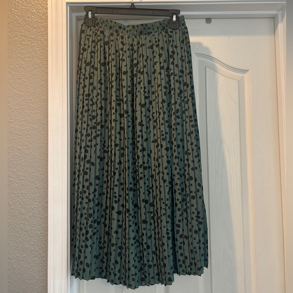 easel los angeles pleated skirt sz s